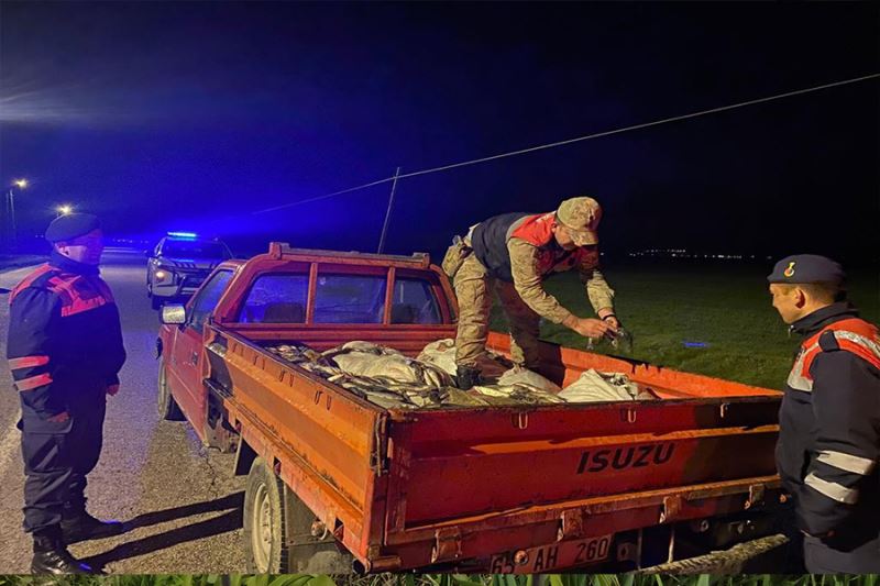 Van’da kaçak avlanan 1 ton inci kefali ele geçirildi