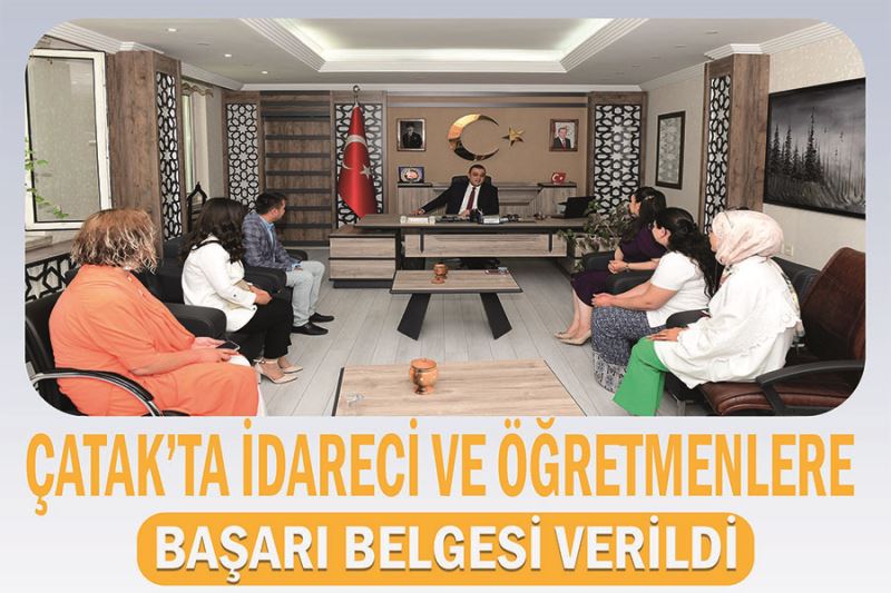 Çatak’ta idareci ve öğretmenlere başarı belgesi verildi