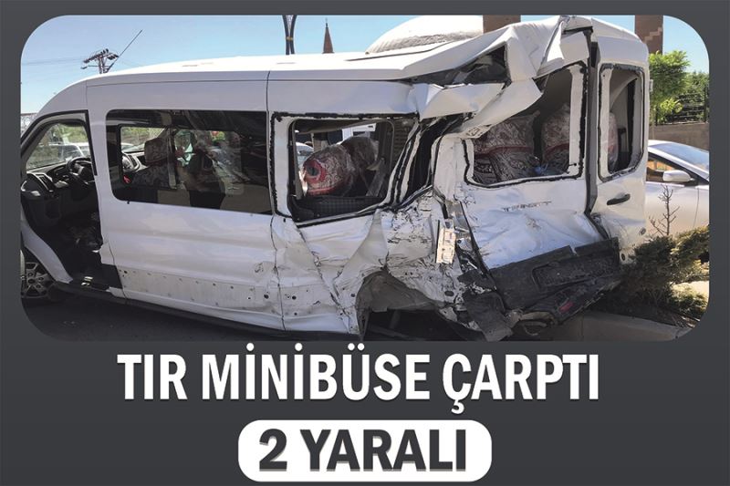 Tır minibüse çarptı 2 yaralı